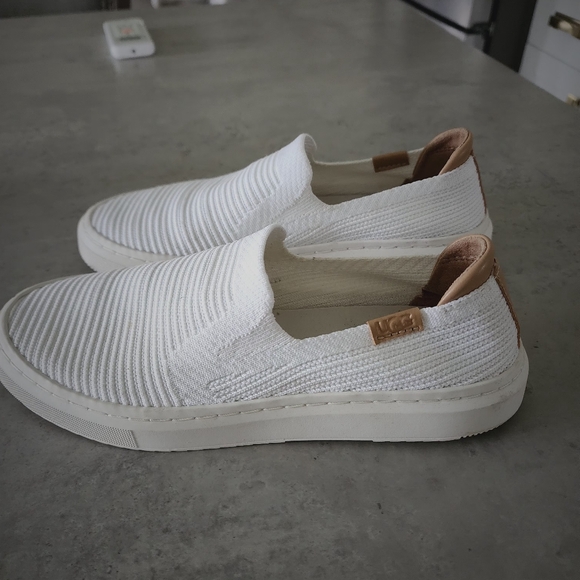 UGG slip-ons - Picture 3 of 4